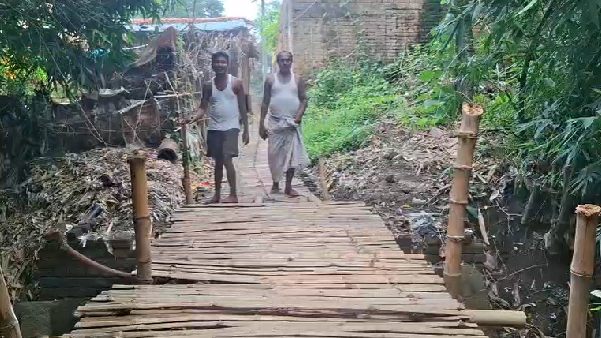 3 महीने से टूटा पुल, चचरी के सहारे 2 हजार ग्रामीणों की जिंदगी